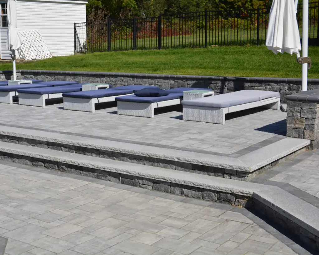 Image of a backyard patio done with concrete pavers