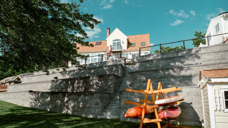 Photo of a backyard retaining wall using Fat Face block wall